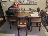Dinning room table and chairs with retractable leaf