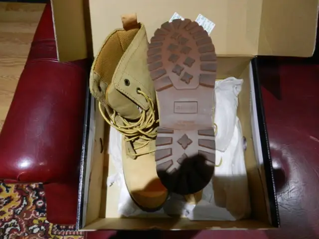 New Women Work boots/Nouveau Bottes de travail pour femmes 9W in Women's - Shoes in Laval / North Shore - Image 5