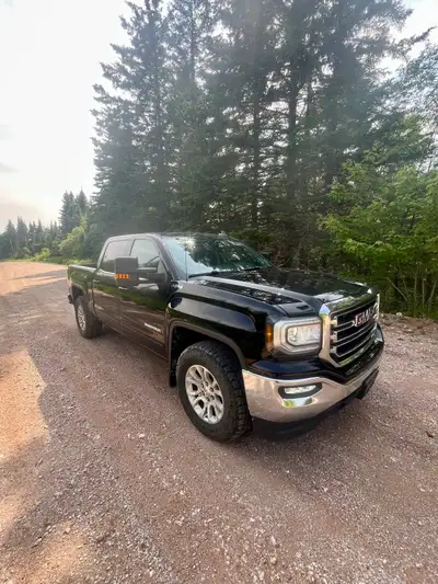 2016 GMC Sierra sle crew cab 4x4 Trucks in great shape. Everything works how it should. Has new brak...