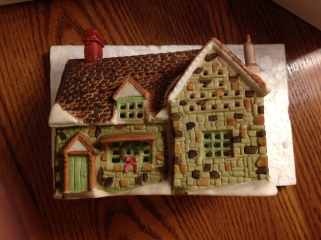 DEPT 56 - STONE COTTAGE - ATTENTION SERIOUS DICKENS COLLECTORS in Arts & Collectibles in Markham / York Region