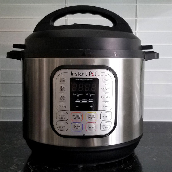 Large Mint Condition Instant Pot Pressure Cooker in Microwaves & Cookers in Oakville / Halton Region
