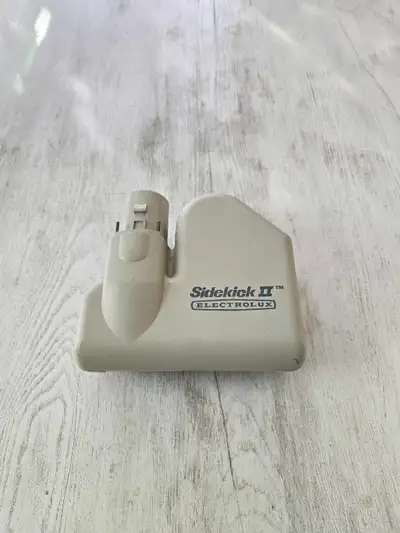 Side Kick / Petite Brosse Électrique, View more