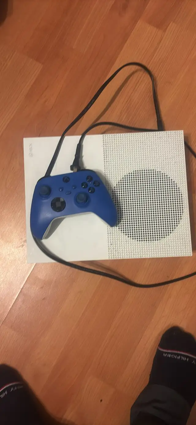 Xbox one S in XBOX One in Longueuil / South Shore - Image 2