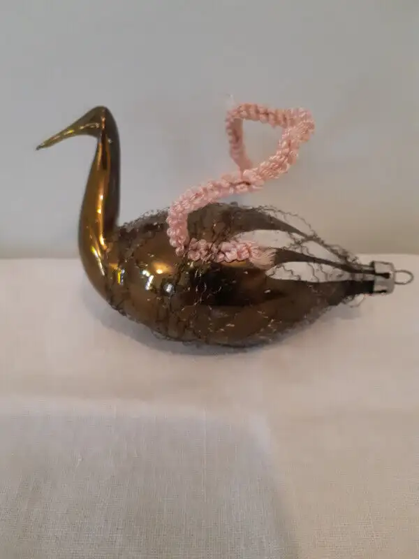VINTAGE BLOWN MERCURY GLASS WIRE WRAPPED SWAN XMAS TREE ORNAMENT in Arts & Collectibles in Ottawa - Image 3