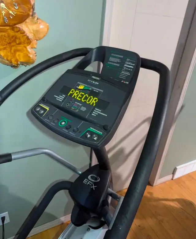 Delivery Offered - Precor EFX5.23i Elliptical - $550 OBO63782599639171123