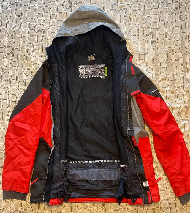 Men’s medium RIDE snowboard jacket in Snowboard in Calgary - Image 3