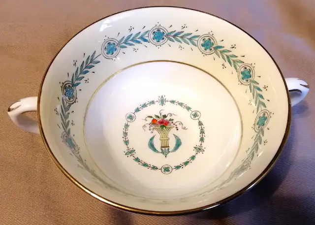 VINTAGE COALPORT BONE CHINA DOUBLE HANDLE CUP ENGLAND in Kitchen & Dining Wares in Mississauga / Peel Region - Image 3