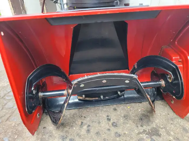 Toro Snowmaster 724QXE snowblower in Snowblowers in Kitchener / Waterloo - Image 3