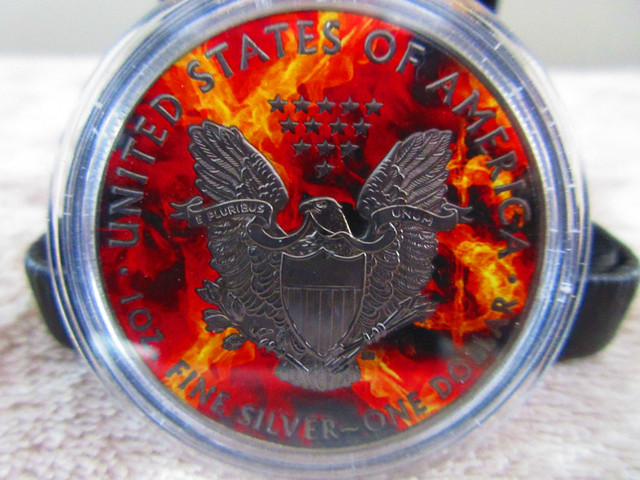 2017 BURNING EAGLE 1oz Liberty Silver Coin w/ Color & Ruthenium in Arts & Collectibles in Calgary - Image 2