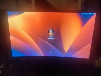 Selling a Samsung 24" 1080p HD 60Hz 4ms Curved LED Monitor. Perfect condition.