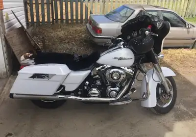 View allThe 2008 Harley-Davidson Street Glide (FLHX) features an air-cooled, 1,584 cc Twin Cam 96 en...