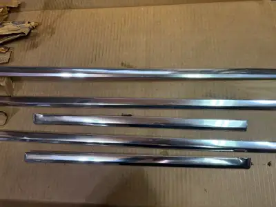 NEW Bronco windshield Moldings