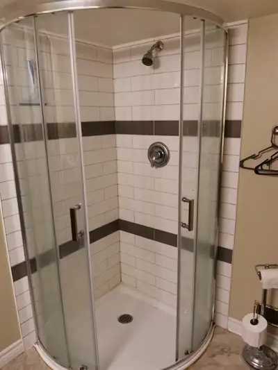 Student Room for rent - Walk to Algonquin (all inclusive price)