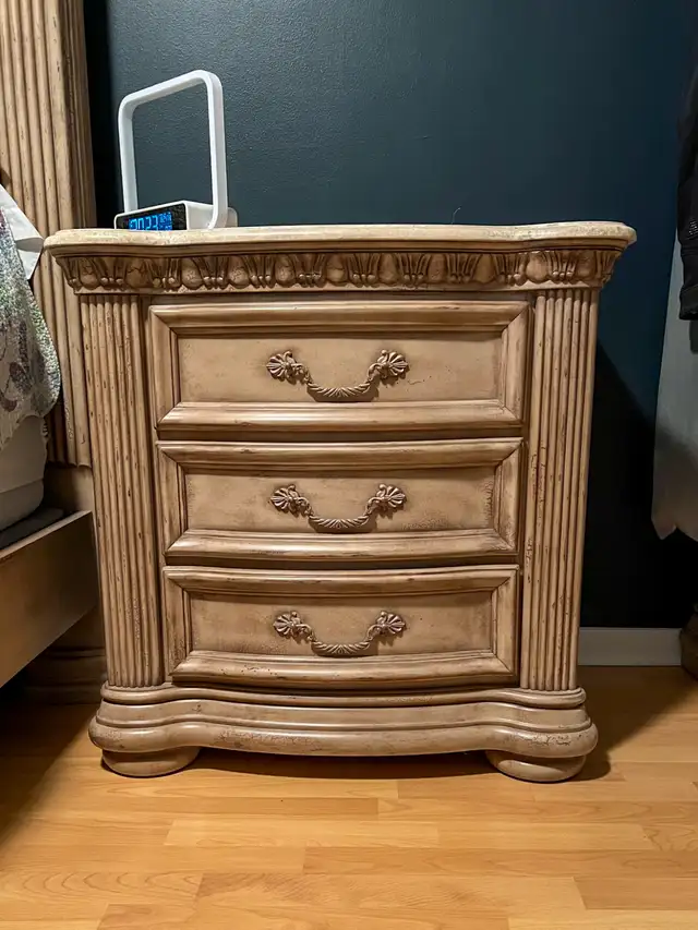 Wynwood Cordoba Queen Bedroom Set – Solid Wood, Elegant Antique63838169134339123