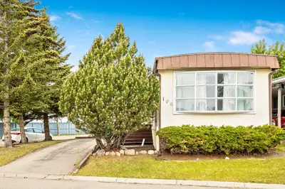 MOUNTAIN VIEWS, SPACE TO BREATHE, AND A PRICE THAT WORKS!Looking for a cozy home that actually fits...