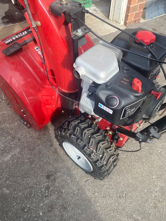 Craftsman snowblower. 27 in 1350 Snowblowers Oakville / Halton