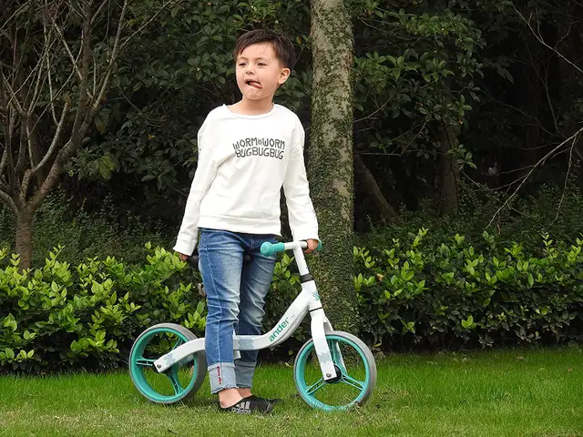 Blue *NEW*  Kid Balance Bike, 10.5-inch wheels, Ultra-light in Kids in Ottawa - Image 6