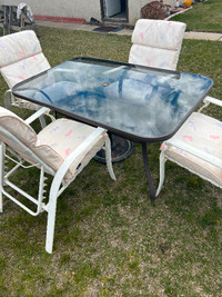 Patio table with adjustable chairs!!
