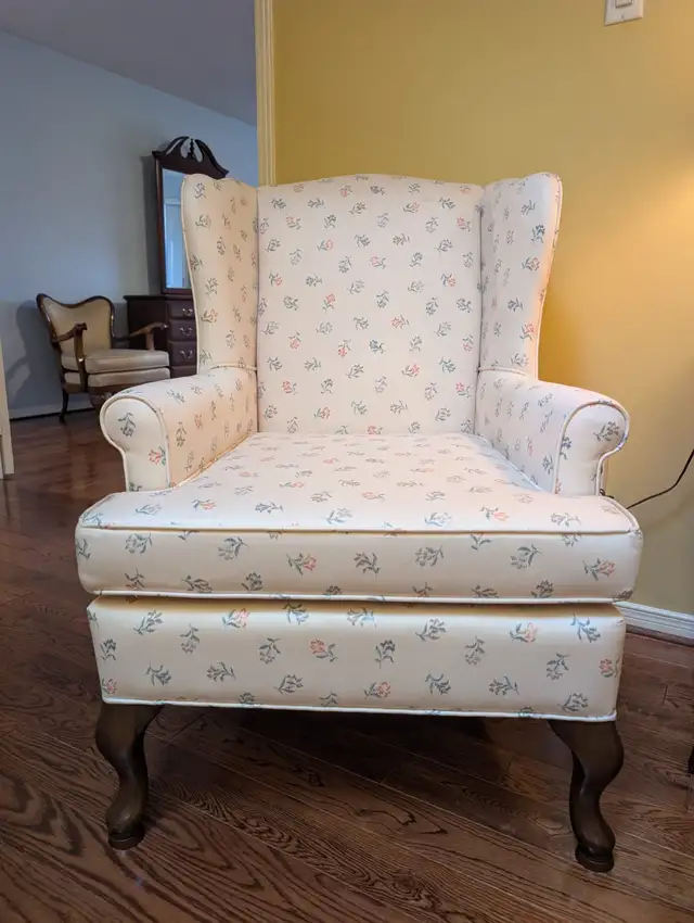 2 Antique Queen-Anne Style Wingback Armchairs (MINT CONDITION) in Chairs & Recliners in Markham / York Region - Image 3