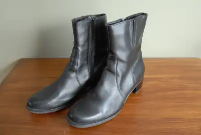 LaCanadienne new side zip ankle boots  Size 11  Save $325+Tax!!, View more