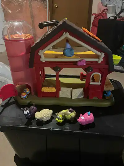 Farm animals go up and down silo..doors open and shut..used for one grandchild...like new!
