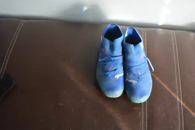 Blue Puma Boys Soccer Cleats Shoes size 4, View more
