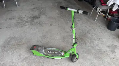[$100] - RAZOR E200 24V ELECTRIC SCOOTER + NEW BATTERY & CHARGER, View more