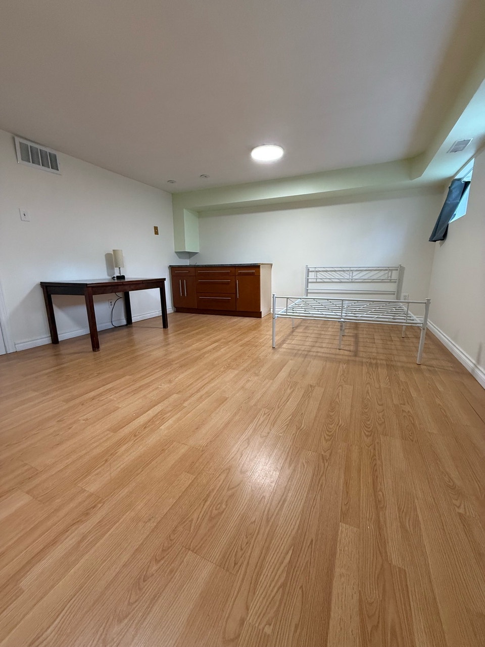 Spacious Pleasantview Community Semi-Basement - Move-In Ready 4
