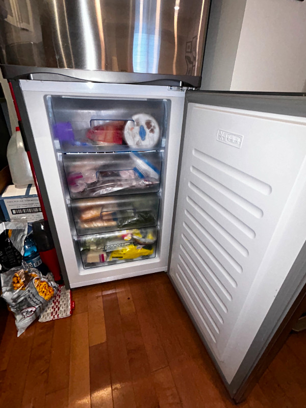 Haier counter depth bottom freezer fridge (24") in Refrigerators in City of Toronto - Image 3