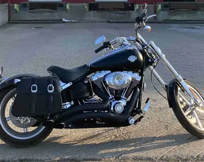 **Engine:** - 1584cc air-cooled Twin Cam 96B **Transmission:** 6-speed manual, Cruise Drive **Torque...