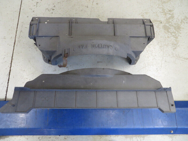 Chevy or GMC Square Body fan shroud in Engine & Engine Parts in Oshawa / Durham Region - Image 2