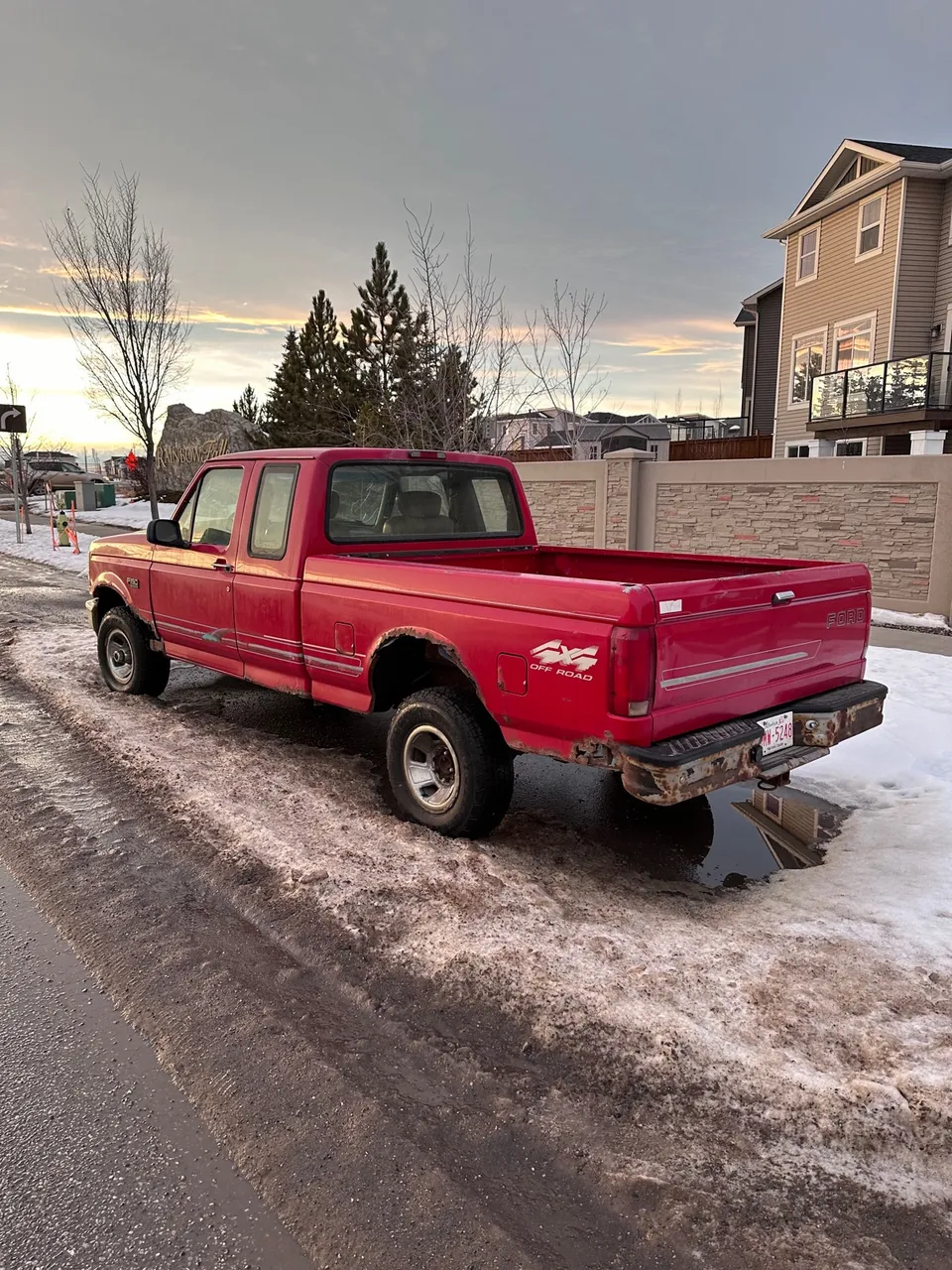 1996 Ford F-150 XL — Old body style, new tires