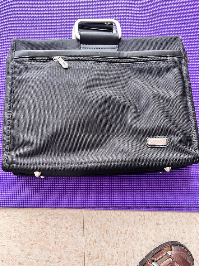 A brand-new computer briefcase in Bags & Luggage in North Bay - Image 2