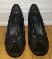 high heels with open toes size 9 US women / Talons hauts - 9