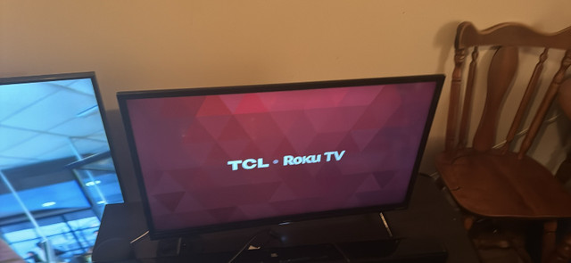 TCL roku tv dans Accessoires pour télé et vidéo  à Saguenay - Image 3