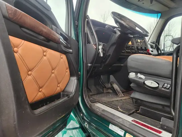 kenworth t880 2023 in Heavy Trucks in Laval / North Shore - Image 5