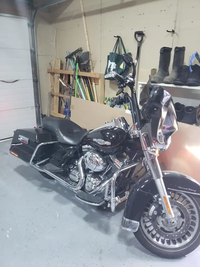 Selling a Harley-Davidson Road King motorcycle. It's in good con in Street, Cruisers & Choppers in Edmonton - Image 6