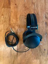 Beyerdynamic DT 880 Black Headphones (250 Ohm)
