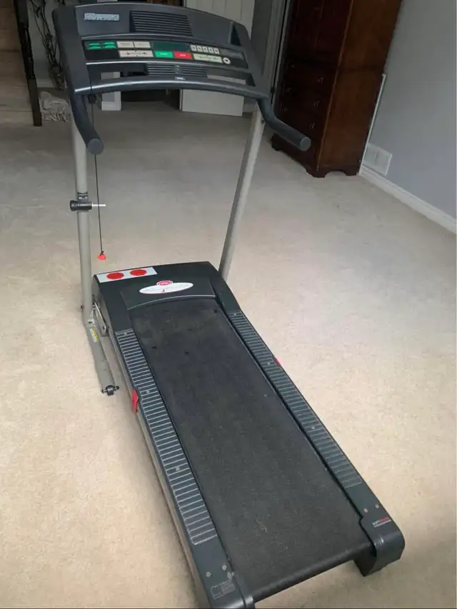 Treadmill in Exercise Equipment in Ottawa - Image 4