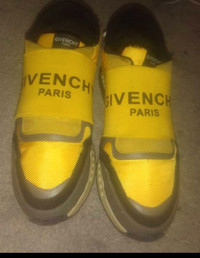 $40 AUTHENTIC GIVENCHY SNEAKERS 