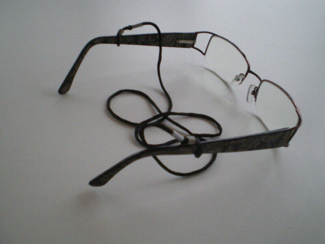 ★ eyewear nylon cord reading glasse eyeglass holder neck strap + dans Vêtements, chaussures et accessoires  à Laval/Rive Nord - Image 4