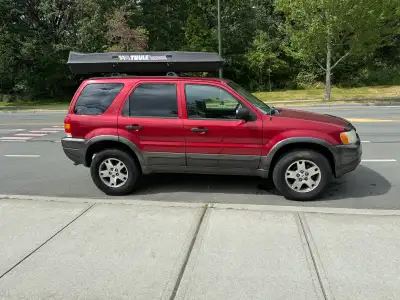 This 2004 Ford Escape XLT SUV is from Saskatchewan features a robust V6 engine, automatic transmissi...