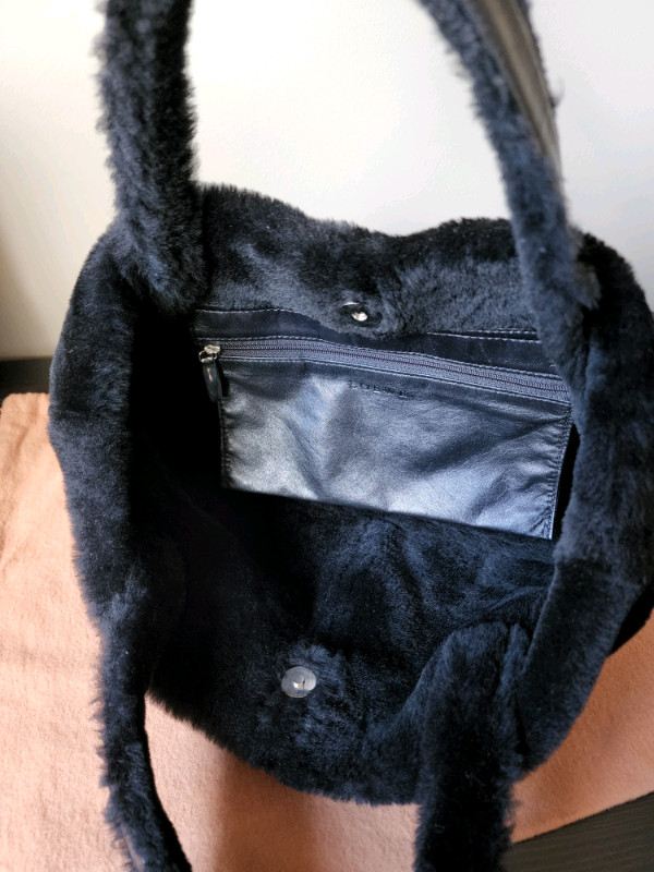 Authentic LOEWE Black Lambskin Shearling Leather Tote (EUC) in Women's - Bags & Wallets in Mississauga / Peel Region - Image 4