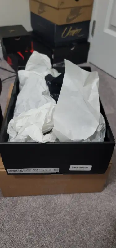 Travis Scott  Air Jordan 1 Low Black Phantom Sz 12 New in Men's Shoes in Markham / York Region - Image 3