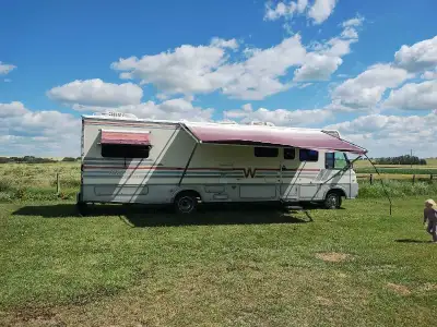 1992 Winnebago Adventurer with the 12 valve Cummins and an Allison transmission. 34 foot, onboard ge...