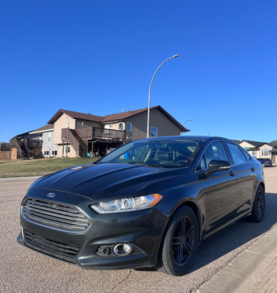 2015 Ford Fusion SE, two sets of tires on rims!