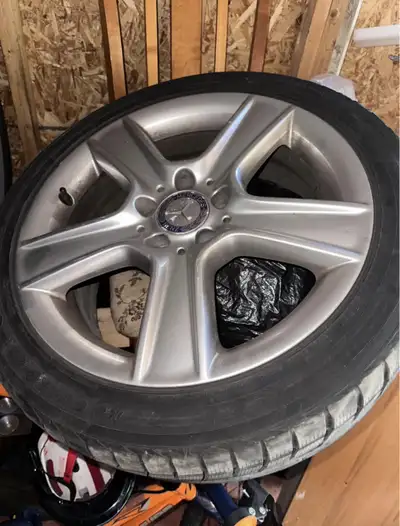 Pneu hiver 225/45R17 avec geantes 5x112 mercedes