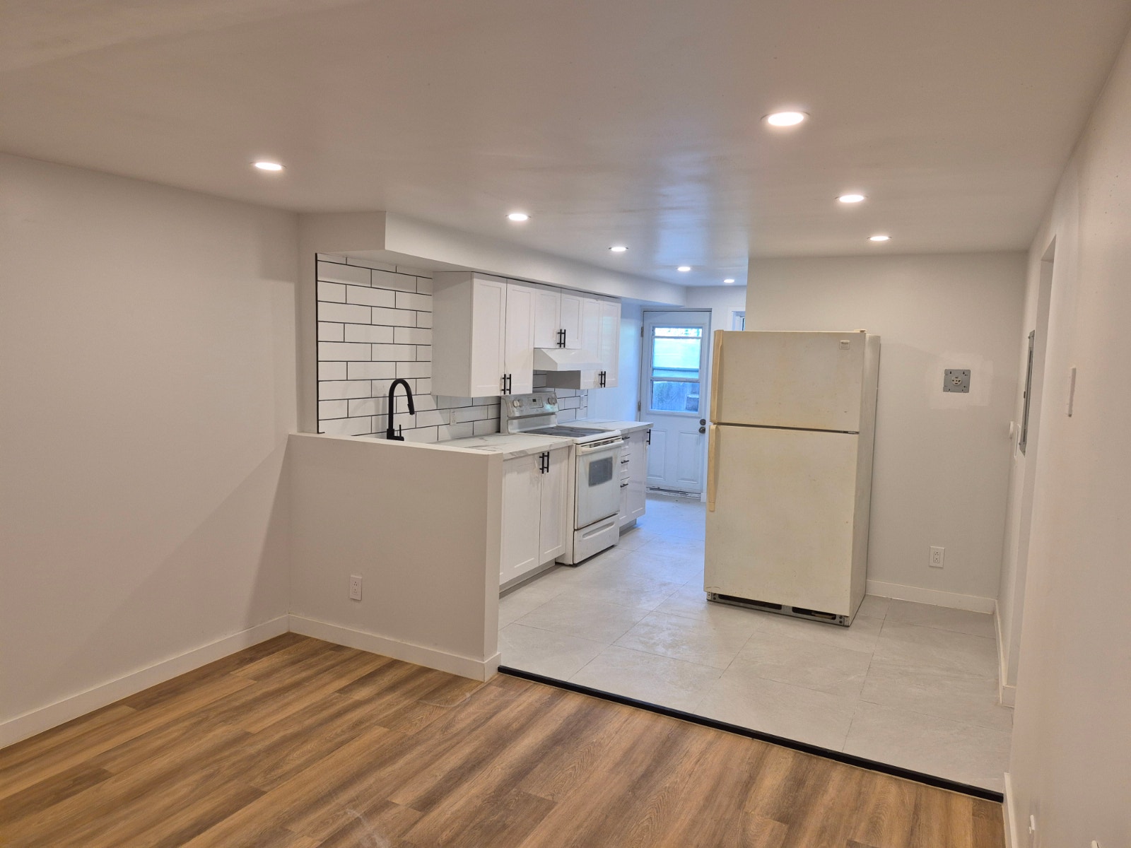 Renovated 4½ (2 Bedroom) + Garage – Parc-Extension / Acadie — photo 1