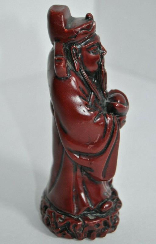 Vintage Hand Carved Chinese Resin Wise Man Statue Figurine dans Art et objets de collection  à Longueuil/Rive Sud - Image 2