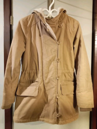 Manteau d' hiver  garage , grandeur small couleur beige